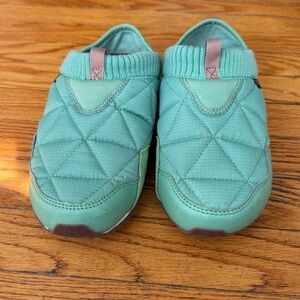 EUC Teva Re Ember Moc- Size 7